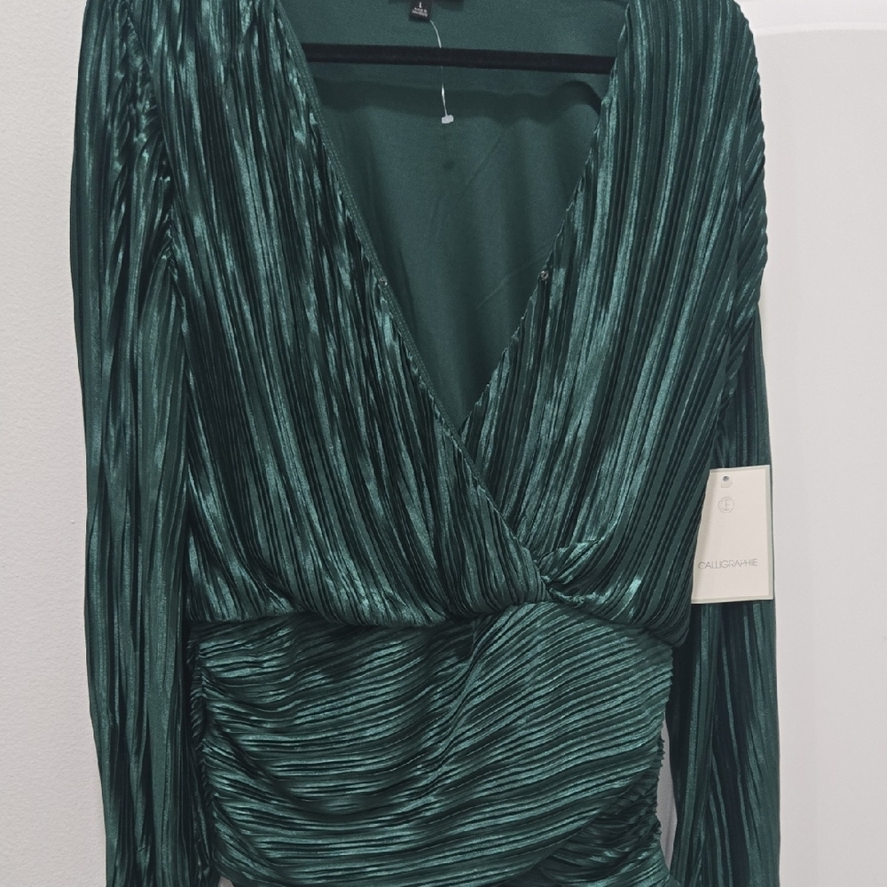 Chic Forest Green Pleated Blouse - image 5